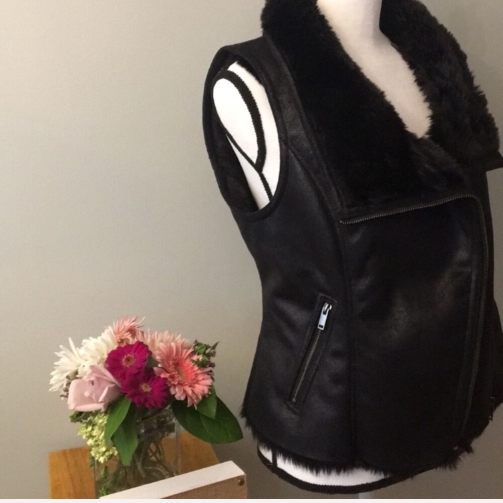 BANANA REPUBLIC MULTI ZIP MOTO FAUX SHEARLING VEST - Picture 3 of 10